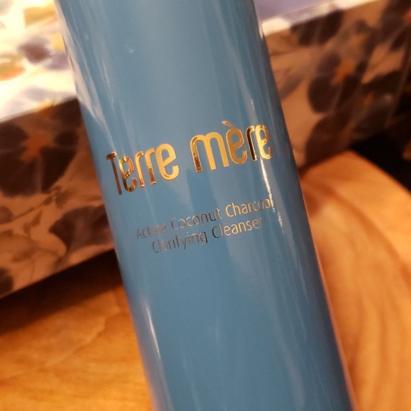 SOLD 🎉BNIB Terre Mere Active Charcoal Clarifying - Picture 3 of 4